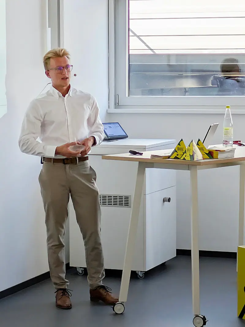 Timo Mayer presenting research at an event